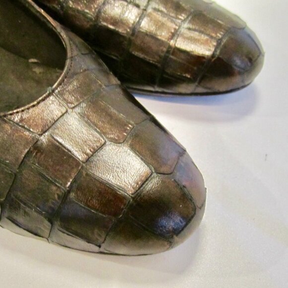 US 7.5 W STUART WEITZMAN TILTING RYE (brown) GLOSSY CROCO pump heels comfort - Picture 9 of 9